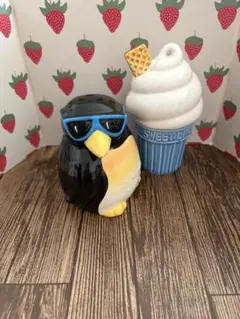 昭和レトロ　ソフトクリーム 陶器製　貯金箱　ペンギンと２点 昭和レトロ ソフトクリーム 陶器貯金箱 - メルカリ