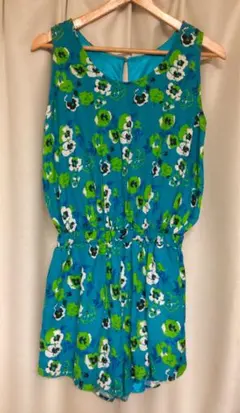 moussy☆ショートパンツ オールインワン　Mサイズ　ジャンプスーツ　緑　花柄のサムネイル
