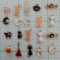 カラフルなキャラクター チャームセット20個セット。