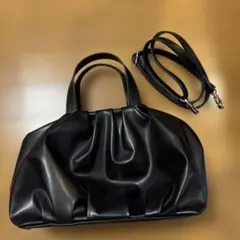 黒のショルダーバッグ 取り外し可能ストラップ付き