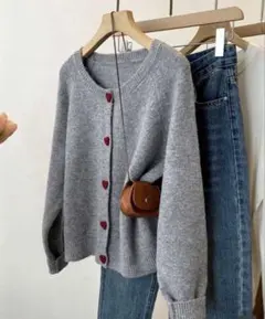 グレー ハートボタン付き　ニットカーディガン M