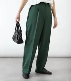 テーパードパンツ