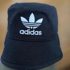 adidas バケットハット ブラック/ホワイト