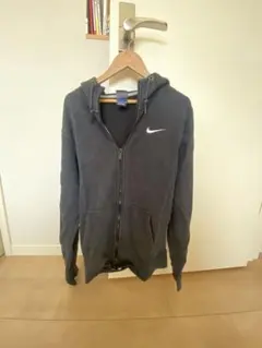 Nike ブラック ジップアップパーカー