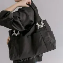 【美品】ear PAPILLONNER 樹脂パーツトートバッグMサイズ 黒