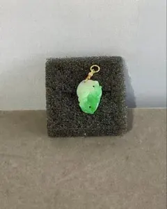【美品】希少翡翠 魚型 ペンダント ゴールド留め具