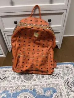 MCM スタッズ付きオレンジリュック 【正規品】のサムネイル