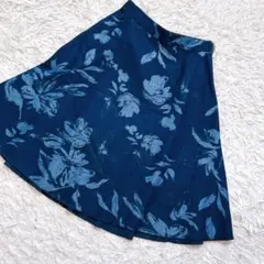 【c9725】✨美品✨ Swingle 膝丈スカート　フレア　総柄　ネイビーのサムネイル