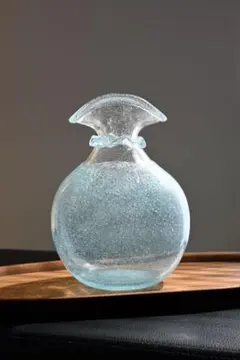 被せガラス　ライトブルーの花瓶