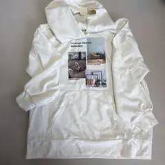 白　表面プリントパーカー