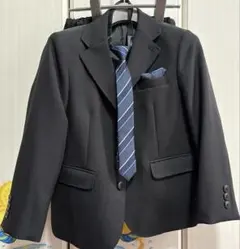黒の子供用スーツセット（ネクタイ付き）
