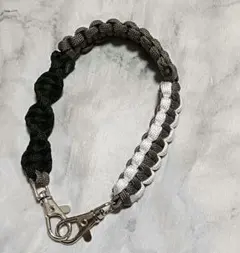 ハンドストラップ パラコード