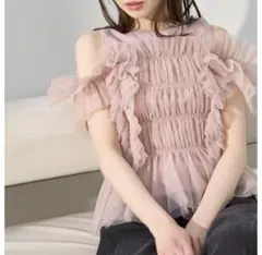 フレイアイディー　フリル付きピンクノースリーブトップス