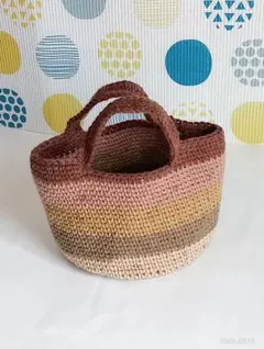 手編みのハンドバッグです。