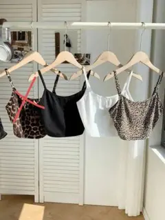 SHEIN クロップドキャミソール 3枚セット 黒 白 ヒョウ柄のサムネイル