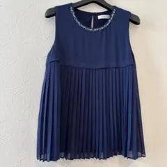 お買い得セール！anySiS のキラキラネイビーブラウス