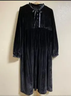 ベロア調ロングワンピース　長袖　黒