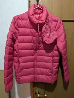 ユニクロ　ウルトラライトダウンジャケット袋付き　Ｌ　赤　409112