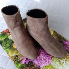 ベージュ スエード ブーティ 中ヒール