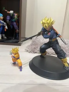1/16.17発送ドラゴンボール トランクス フィギュア 孫悟空　ミニフィギュア