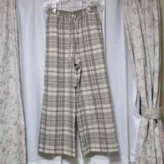 GU　ワイドストレートパンツ　チェック　起毛　ホワイト　グレー　ジーユー