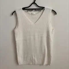 ジーユー ニット ベスト オフホワイト