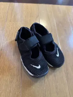 美品　Nike ベビーサンダル 黒　15cm リフトジュニア