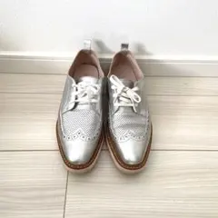 COLE HAAN コールハーン　メタリックシルバー レースアップシューズ