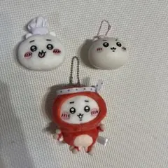 ちいかわ ふわふわたこイカぬいぐるみ　コックさんおかおバッジ　スクウィーズのサムネイル