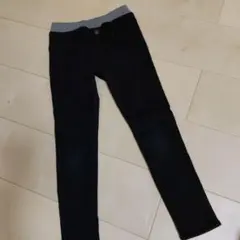 ブラックロングパンツ