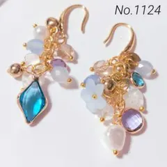 1821.天然石 琉球ガラス マリン じゃれ猫 レジン キーホルダー - メルカリ