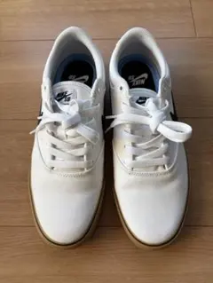 NIKE SB スニーカー ホワイト ブラック ガムソールのサムネイル