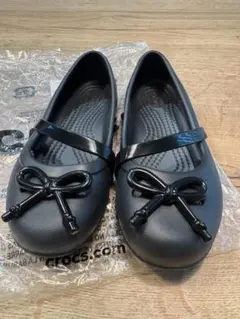 crocs lina ブラック リボン付きシューズ C13 (19cm)
