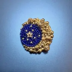 【ハンドメイド】夜空に浮かぶ三日月と星のブローチ ビーズ刺繍