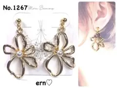 1267 ゴールド　大ぶり　フラワー　パール　ピアス　イヤリング　ハンドメイド