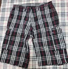 BURBERRYBLACKlabelハーフパンツ チェック柄 黒白赤79