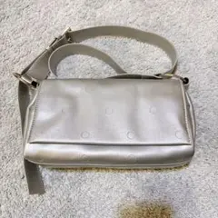ビアズリー風 ショルダーバッグ レザー調　シルバー