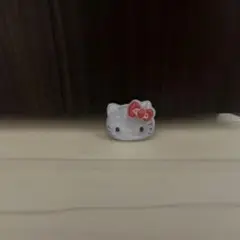 サンリオキャラクターズ　　　ぷっくりったいバッジ　　ハローキティ