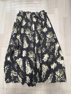 未使用　レディース　スカート　M 花柄　黒　H&M