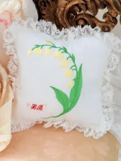 ブライス ドール用 すずらん刺繍 ミニクッション レース ハンドメイド