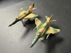 チョコエッグ世界の戦闘機第1弾04マクドネルダグラスF-4ファントムII2機のサムネイル