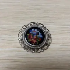 花柄刺繍 ブローチ アンティーク調　ヴィンテージ