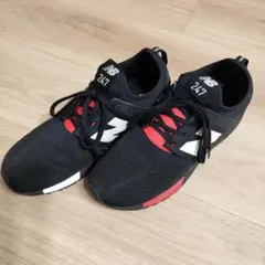 New Balance 247 黒/赤/白 スニーカー