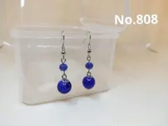 青いビーズのドロップ型ピアス