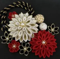 つまみ細工　髪飾り　白　赤　ゴールド