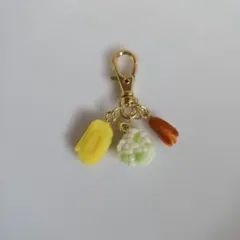 樹脂粘土　ミニチュアフード　おにぎり　ウィンナー　卵焼き　チャーム