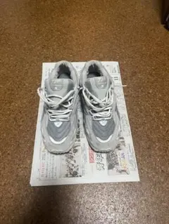 New Balance ML725 グレースニーカー