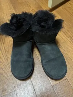 UGGのサムネイル