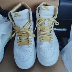 Nike Air Jordan 1 ホワイト/ゴールド