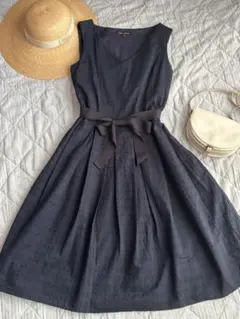 LAURA ASHLEY上品ワンピース カットワーク刺繍 ウエストリボン 濃紺